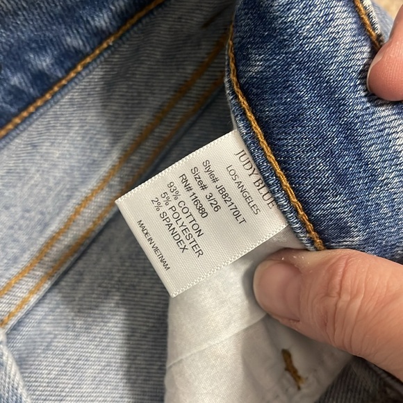 Judy Blue Boyfriend sz 3 distressed denim NWT - Picture 4 of 8